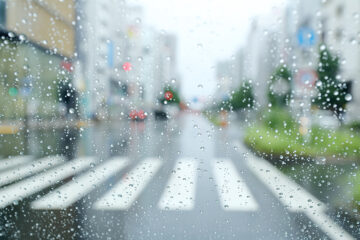 ドライバー必見！雨の日のレインウェアの必要性とお手入れ法